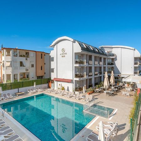 A Hotel Side Exterior photo