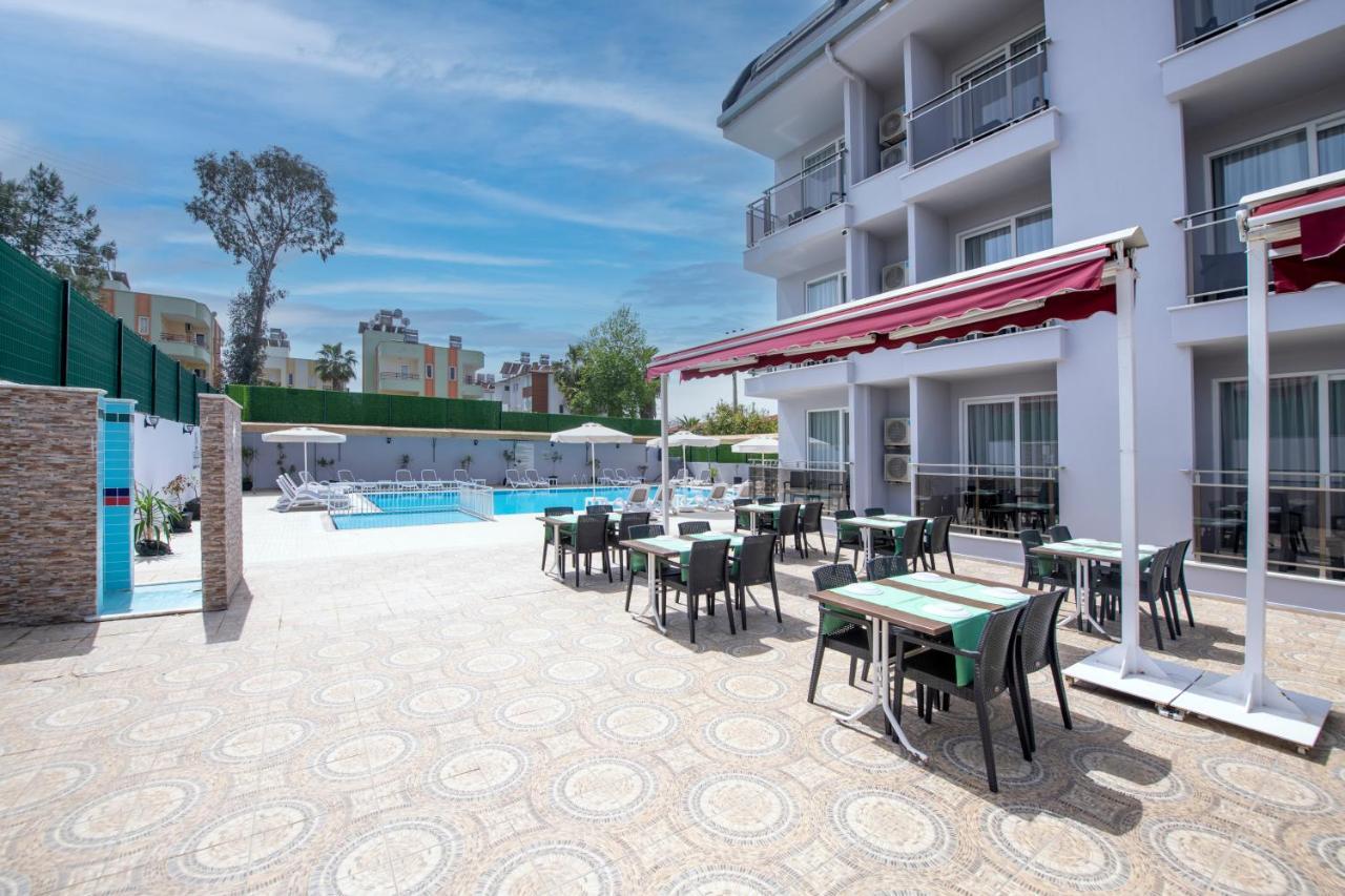 A Hotel Side Exterior photo