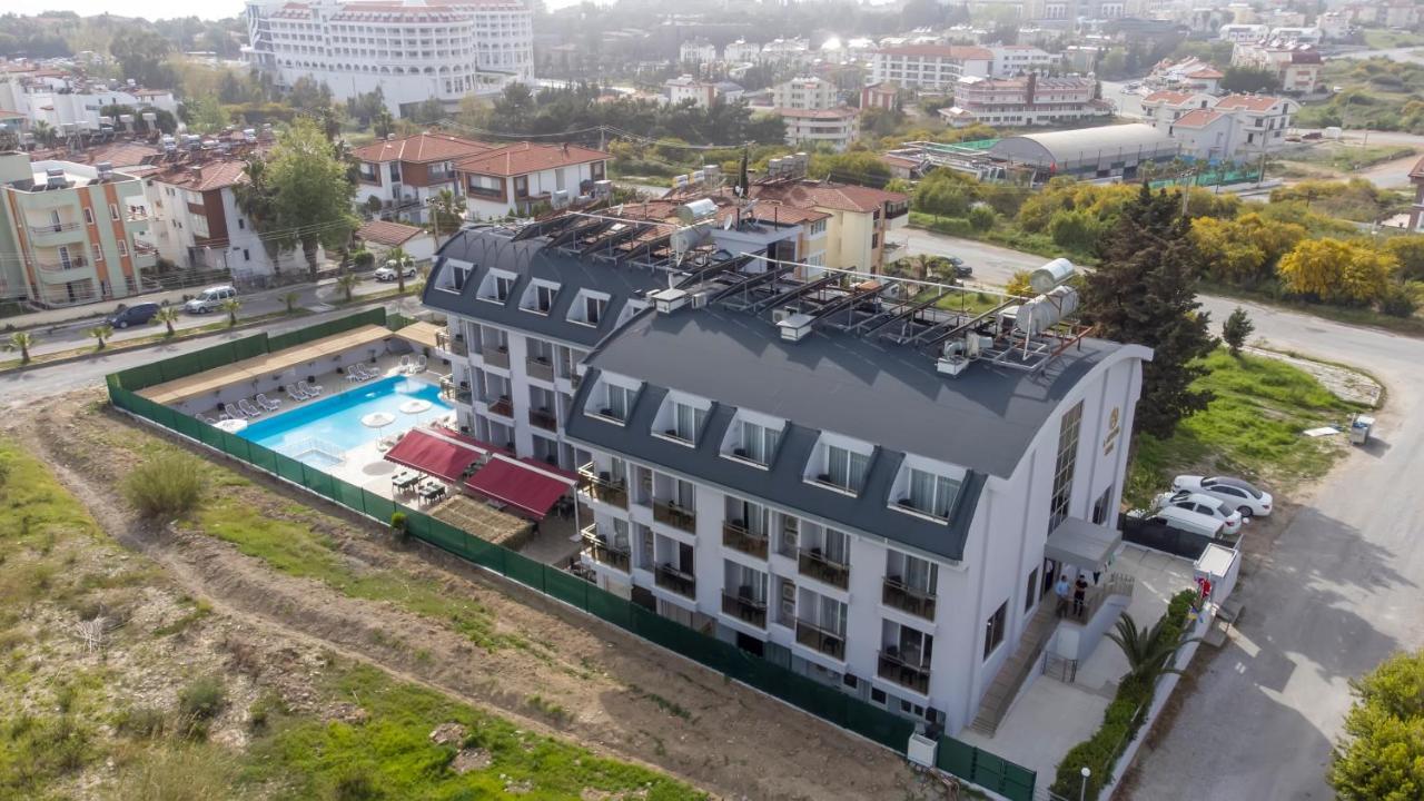 A Hotel Side Exterior photo