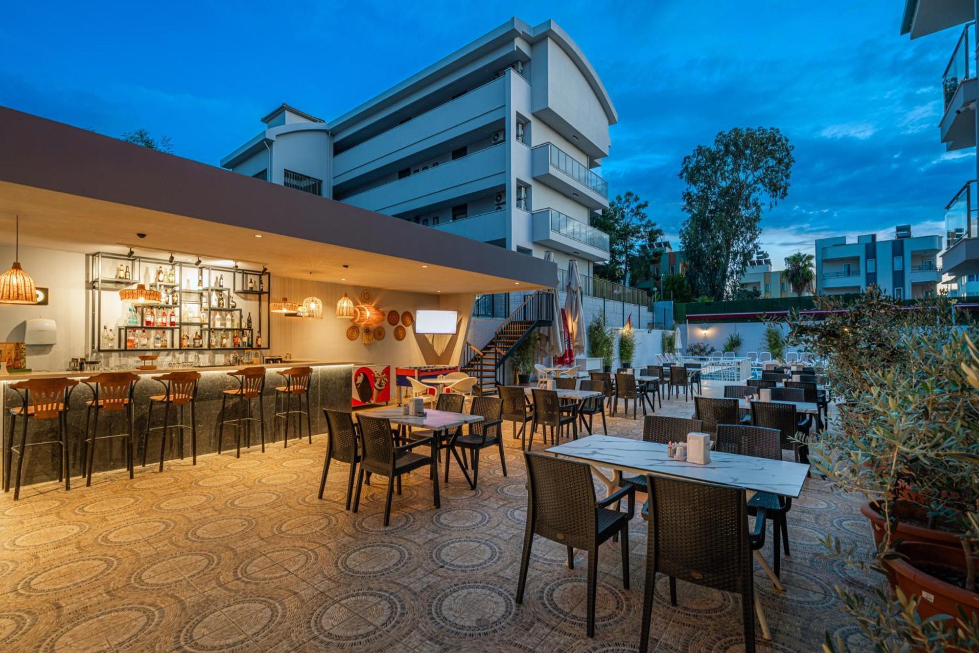 A Hotel Side Exterior photo