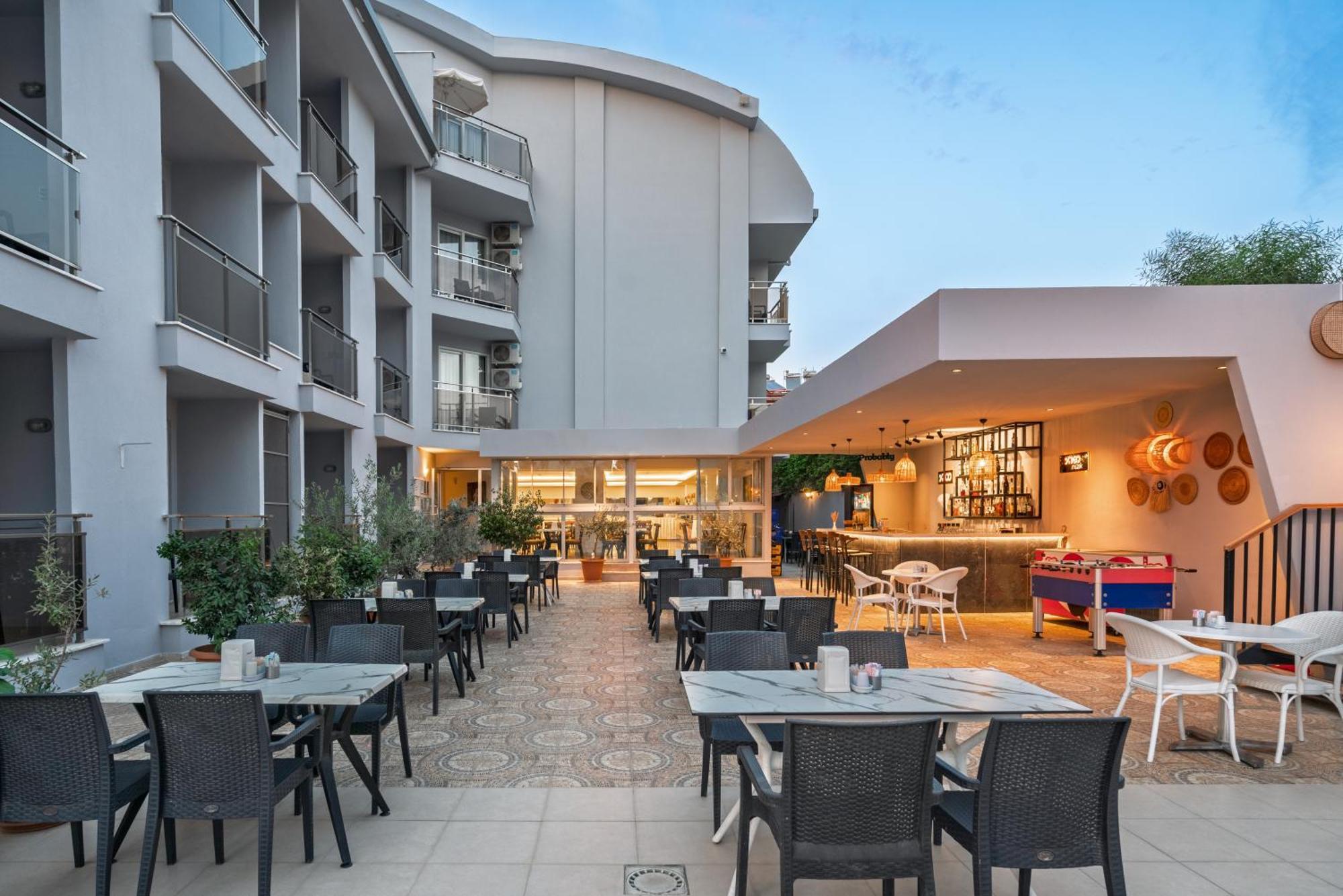 A Hotel Side Exterior photo