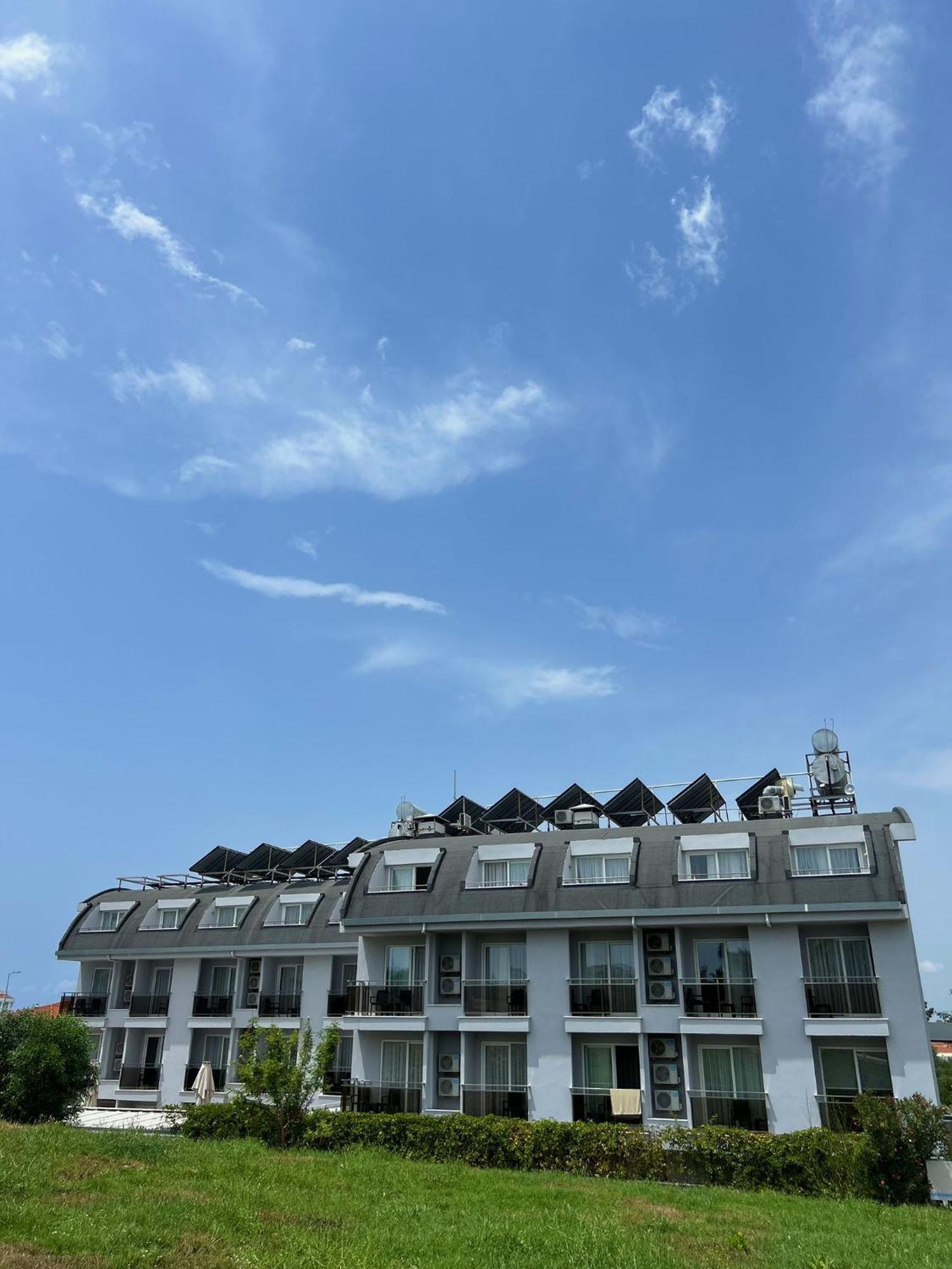 A Hotel Side Exterior photo